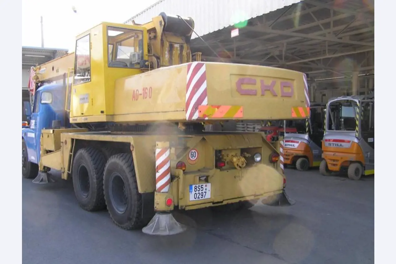 Prumyslových robotu-10